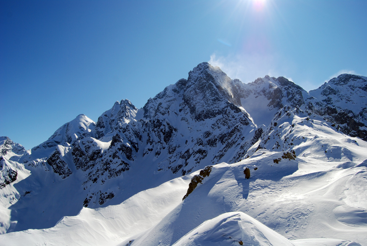 Dalla quota 2344 m alla Pesciola il Pizzo del Diavolo di Malgina 2926 m a sx fino al Pizzo di Cantolungo 2828 m a dx.