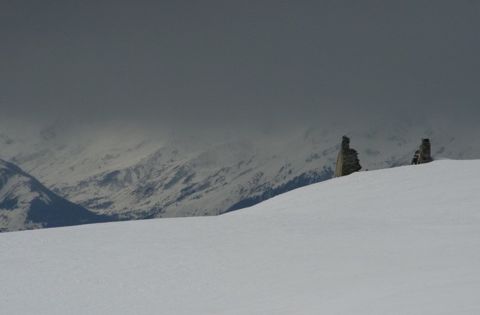 Quand le ciel est bas et lourd...Une ruine solitaire