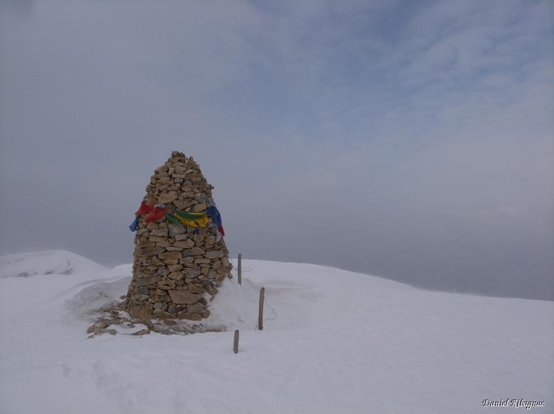 Le cairn du Pain de Sucre ... avec un zeste de ciel bleu !