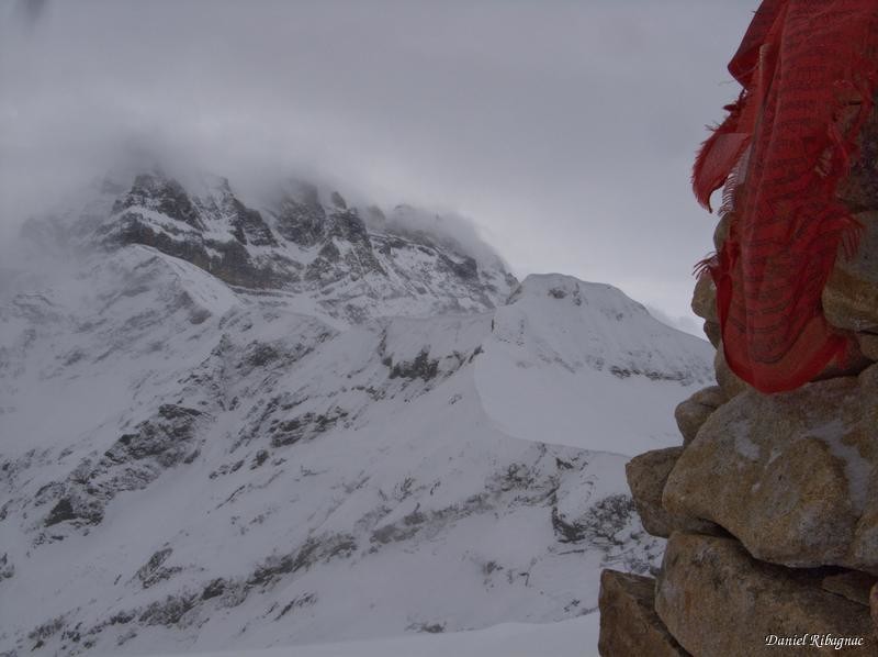 Les Dents du Midi prisent par la brume