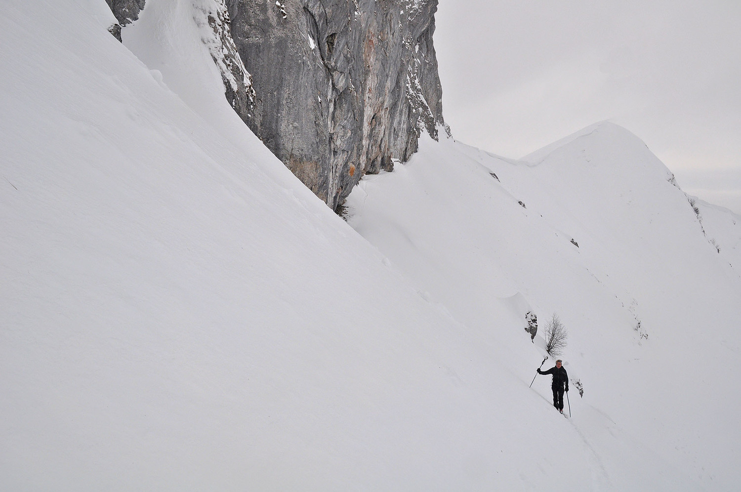 Sous les falaises du sommet W de Darbon