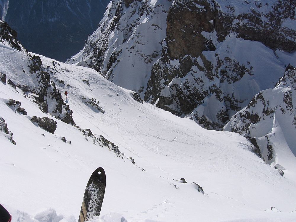 Debut de la courte et raide portion sud du Grand Sorbier en neige dure (très bien remplie cette année)