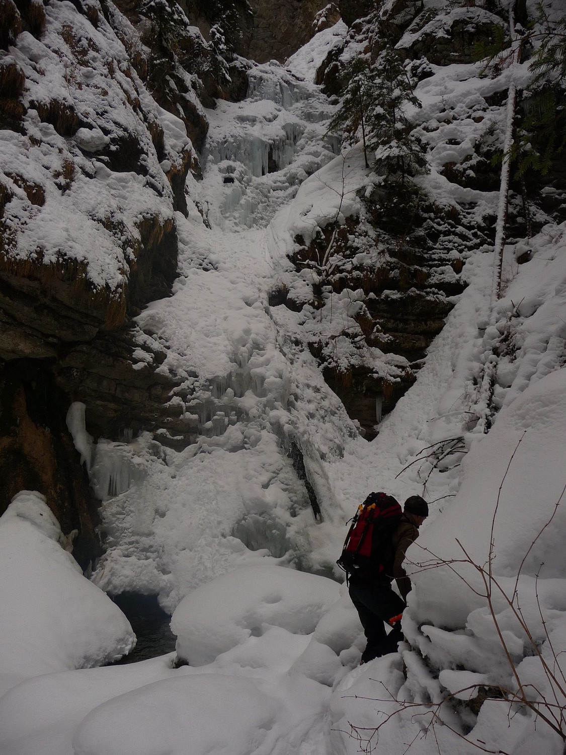 En bas de la cascade
