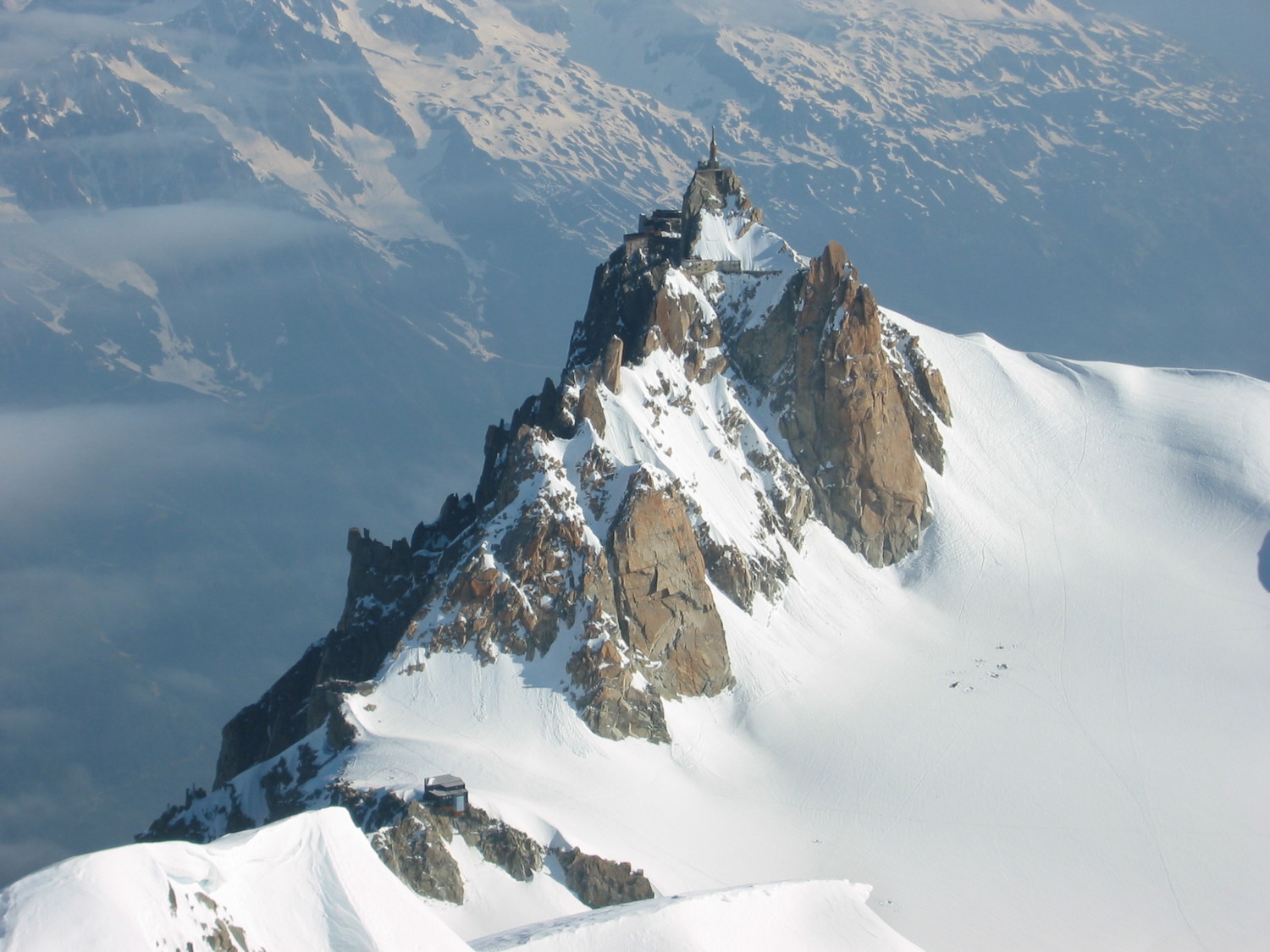 Vue sur l'arête depuis la face nord du Mont Blanc du Tacul