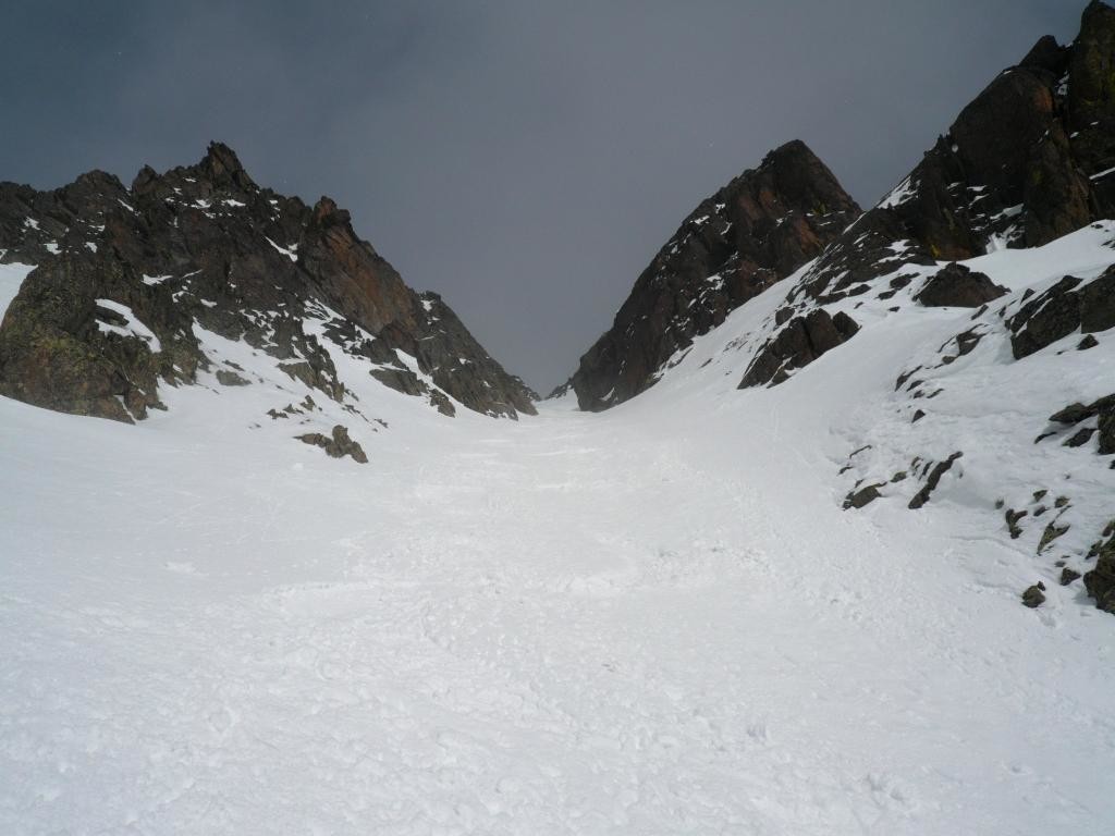 Excellent ski dans le haut du couloir