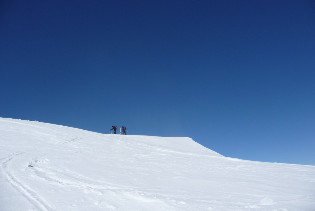 les 2 skieurs au sommet