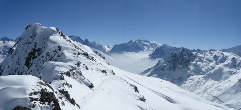 mont blanc au loin