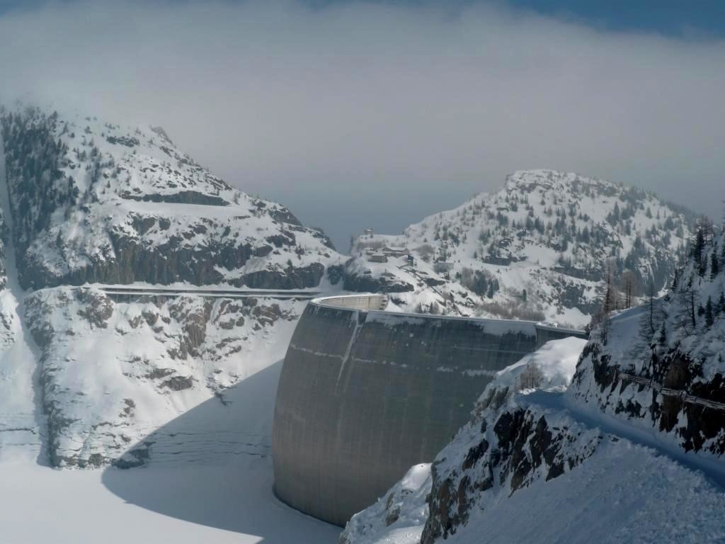 Le barrage d'Emosson, côté lac. Mais où est l'eau ?