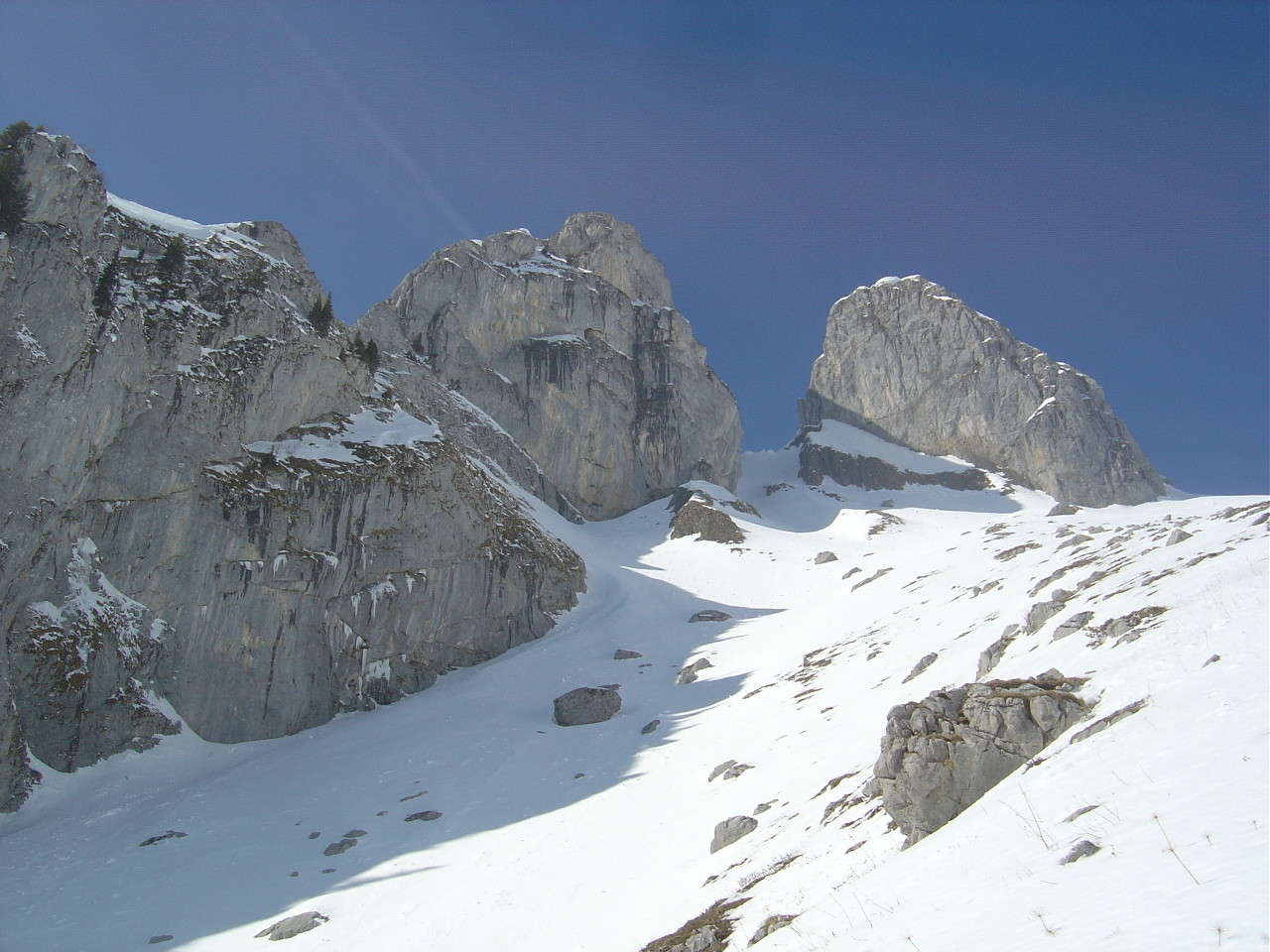 Neige parfaite dans la grande pente SE sous la brèche des Jumelles