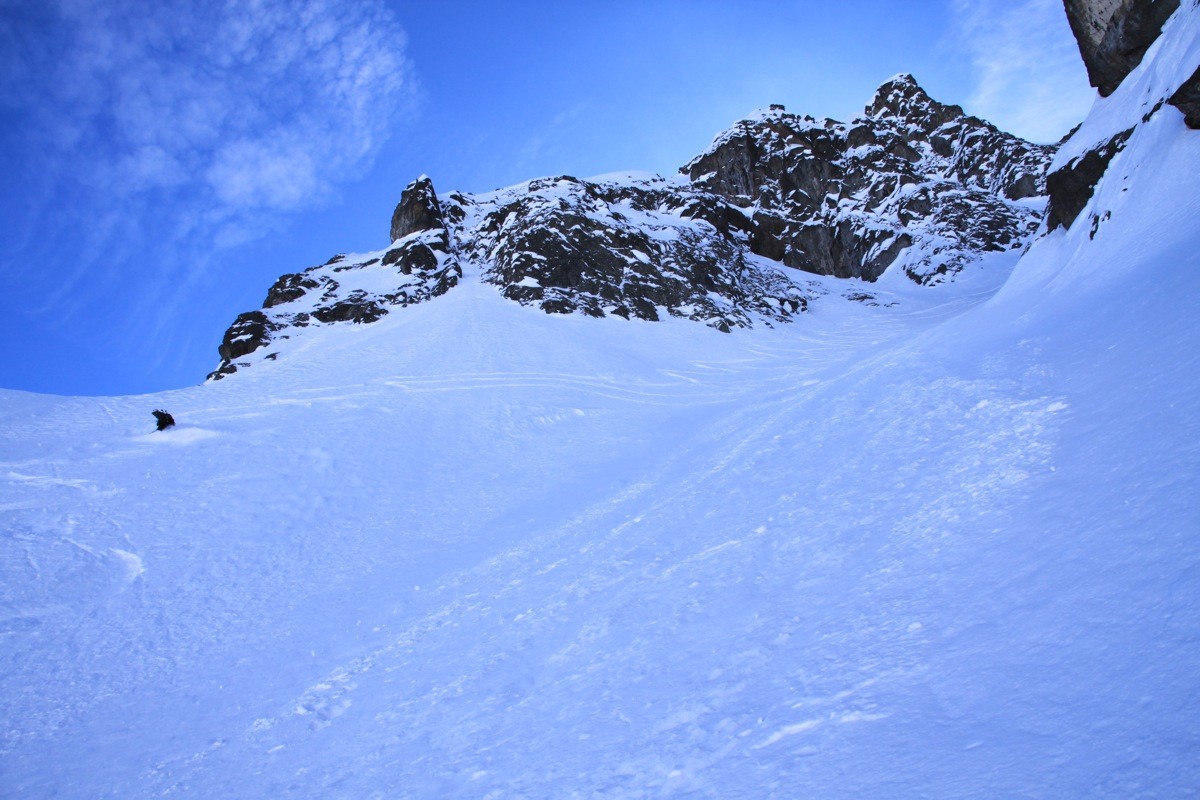 Dans la branche de gauche du couloir NE de Loriaz