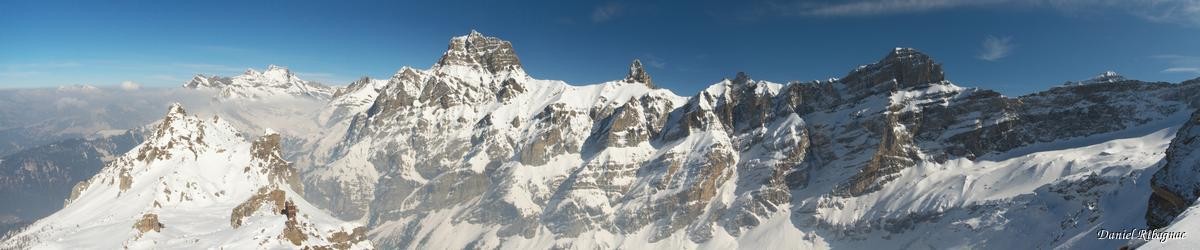 Vue panoramique sur les Diablerets et les Muverans