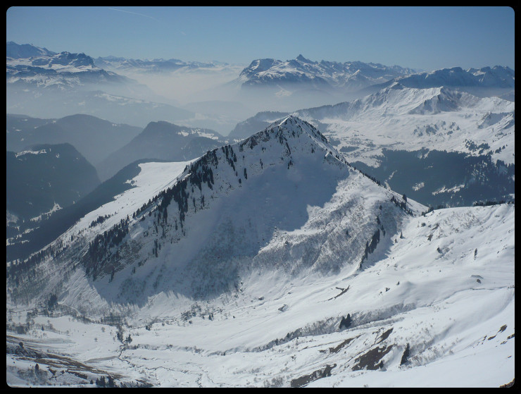 Depuis le sommet, Pointe d'Uble et les Aravis