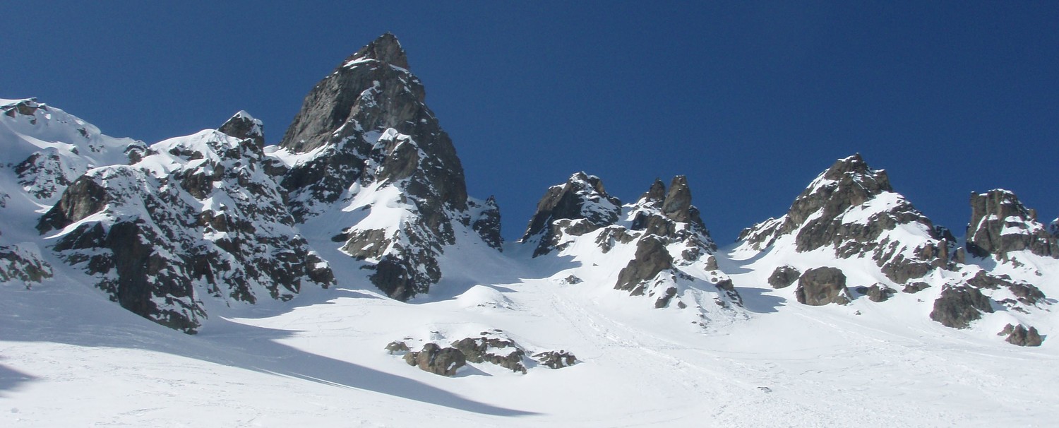Versant E et couloir E (centre gauche) de la Dent de Fenestral
