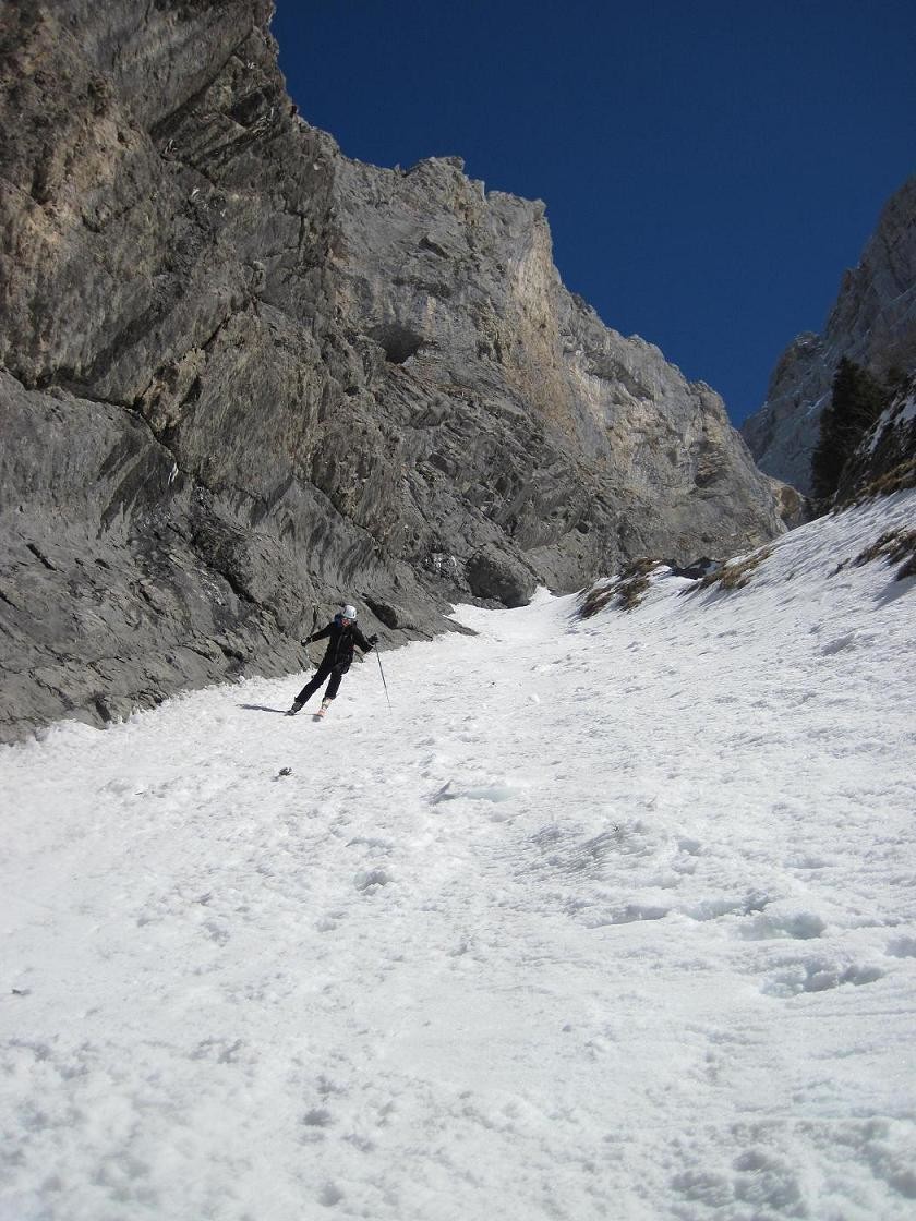 descente au soleil avant les chutes de pierres.