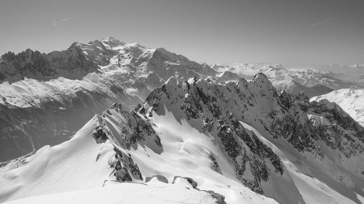 Vue du sommet. Premier plan : aiguilles de Floria, Glière et le Pouce.