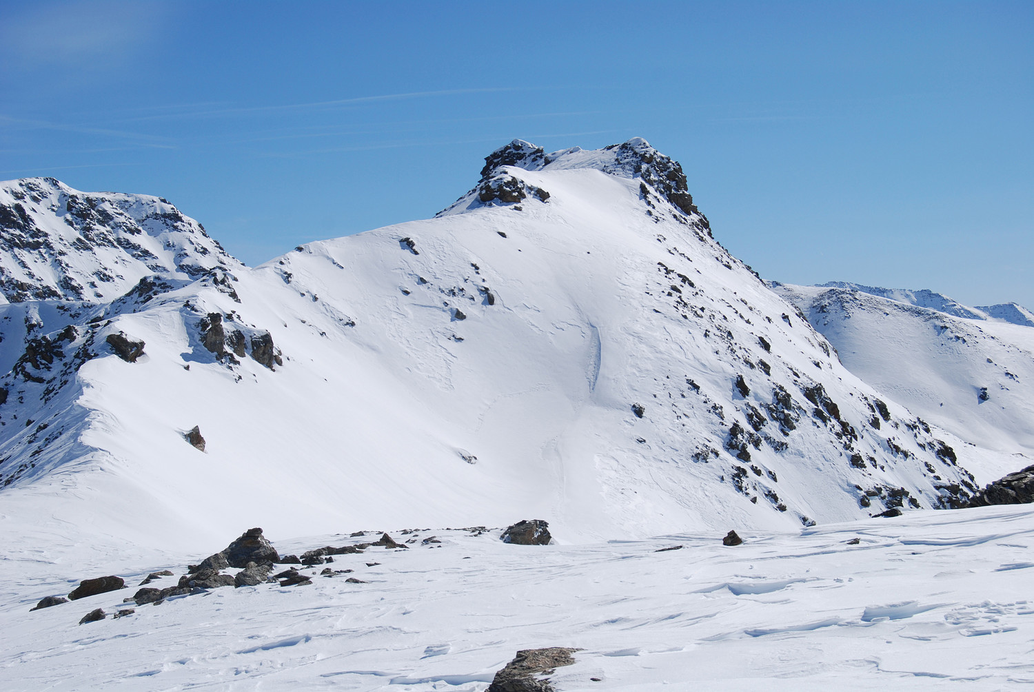 La Cima Saline 3074 m vista dal Dosso Cavallaro 2999 m.