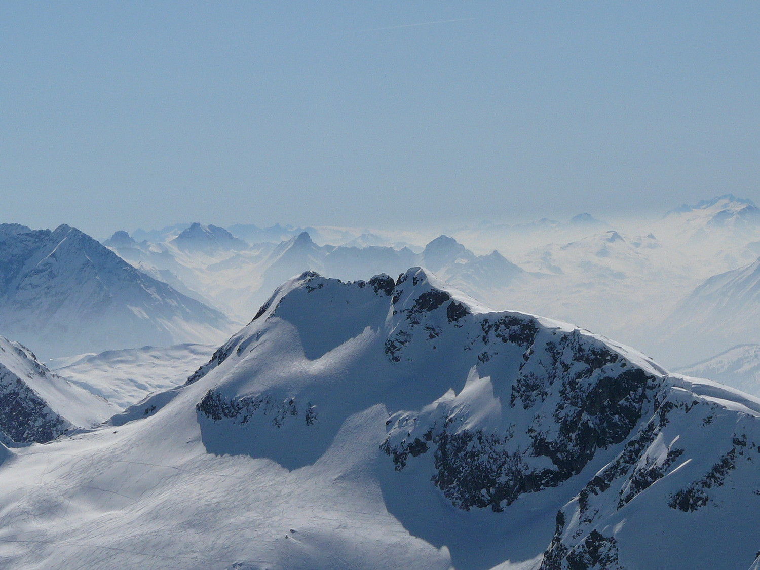 Ciel limpide dans le massif mais au loin ce n'est pas vraiment le cas