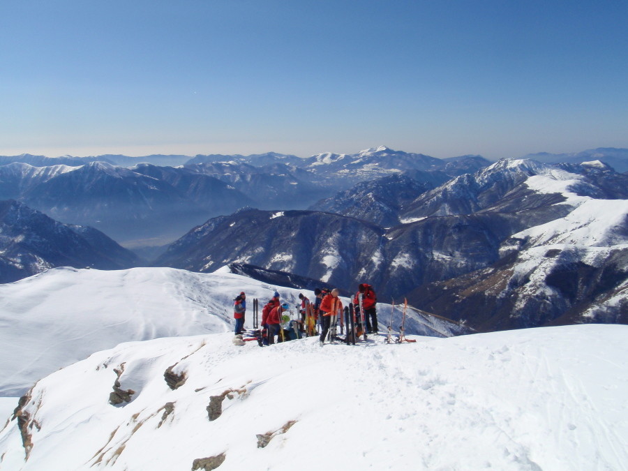 in sosta al ripiano sotto la cima
