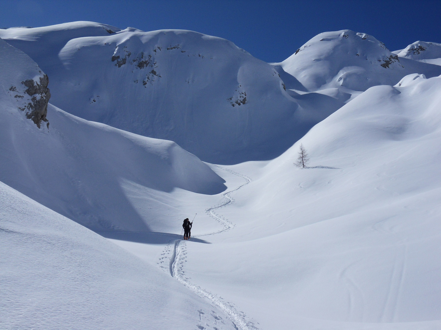 il fantastico mondo di neve delle doline