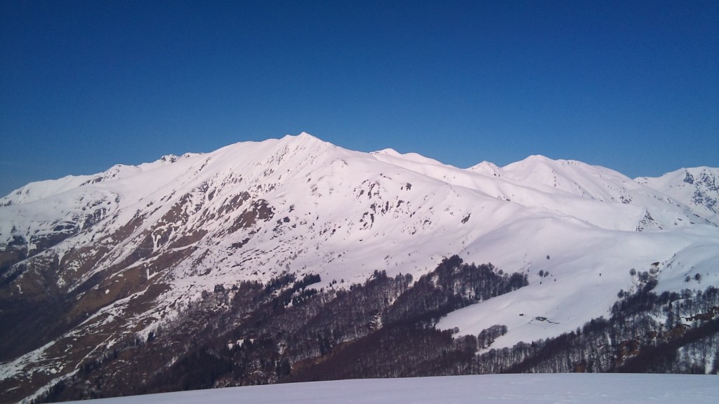dal Monte Cucco, sguardo alla Garzirola