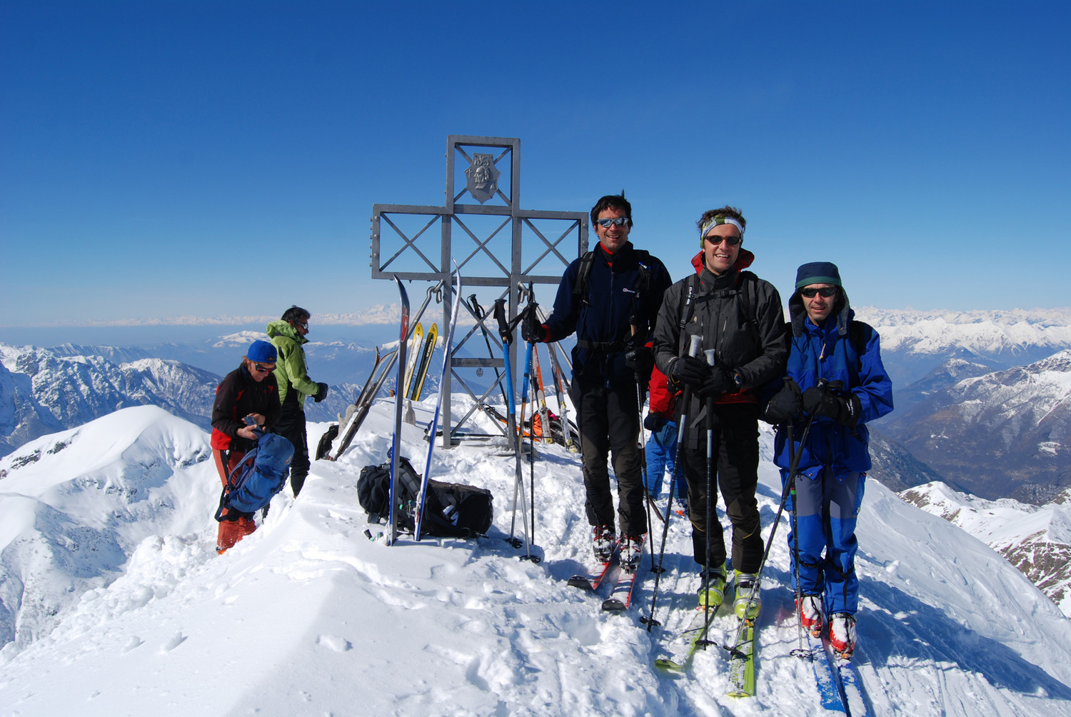 Il team Righetti in cima al Pizzo Tre Signori 2553 m da sx Stefano, Michele e Gizzo.
