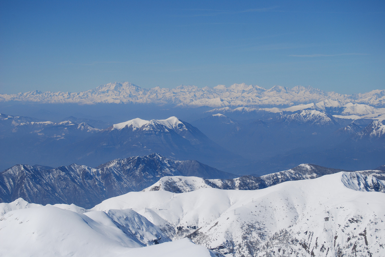 I 4000 in bella mostra dal Pizzo Tre Signori 2553 m.