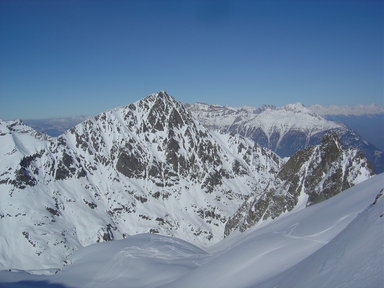 Face S du Luisin, véritable Chardonnet inversé. En montant à Blantsin.