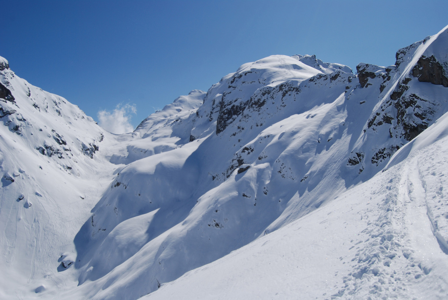 La Bocchetta dell'Inferno 2306 m ed il Pizzo 3 Signori, da poco sotto la Bocchetta di Piazzocco.