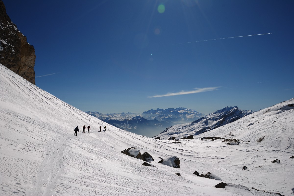 Remontée au col 2560m sous le Serac