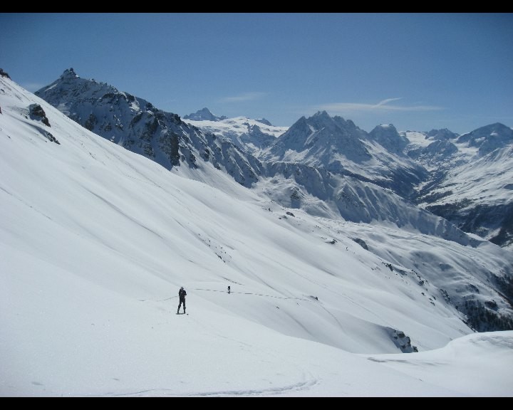 La dernière traversée raide avant l'arête de la Maya