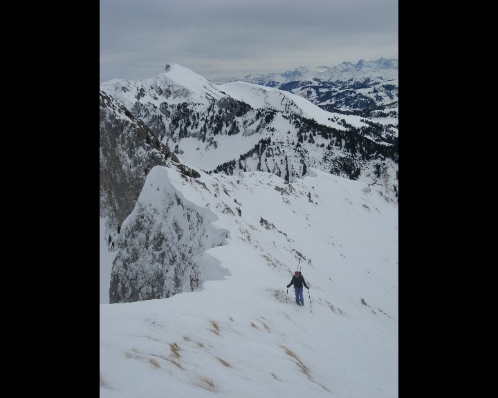 Du sommet, vue sur l'arête Est de la Combiflue