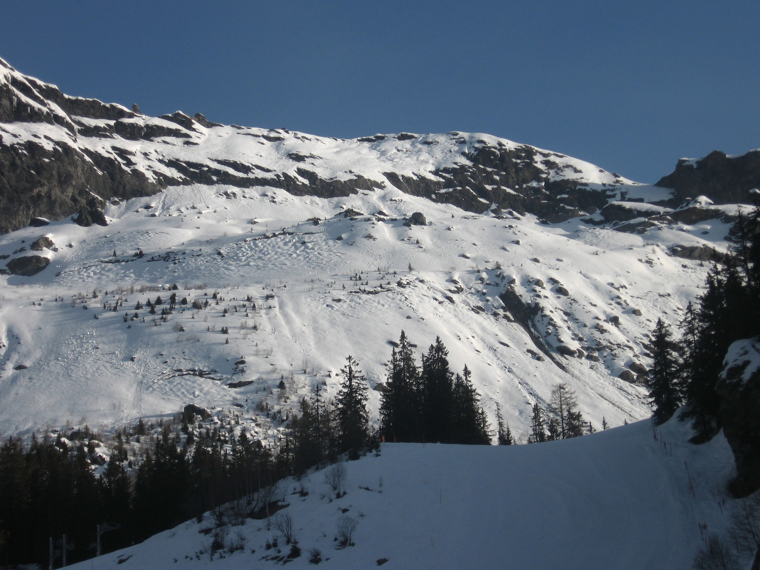Les pentes commencent à prendre le soleil