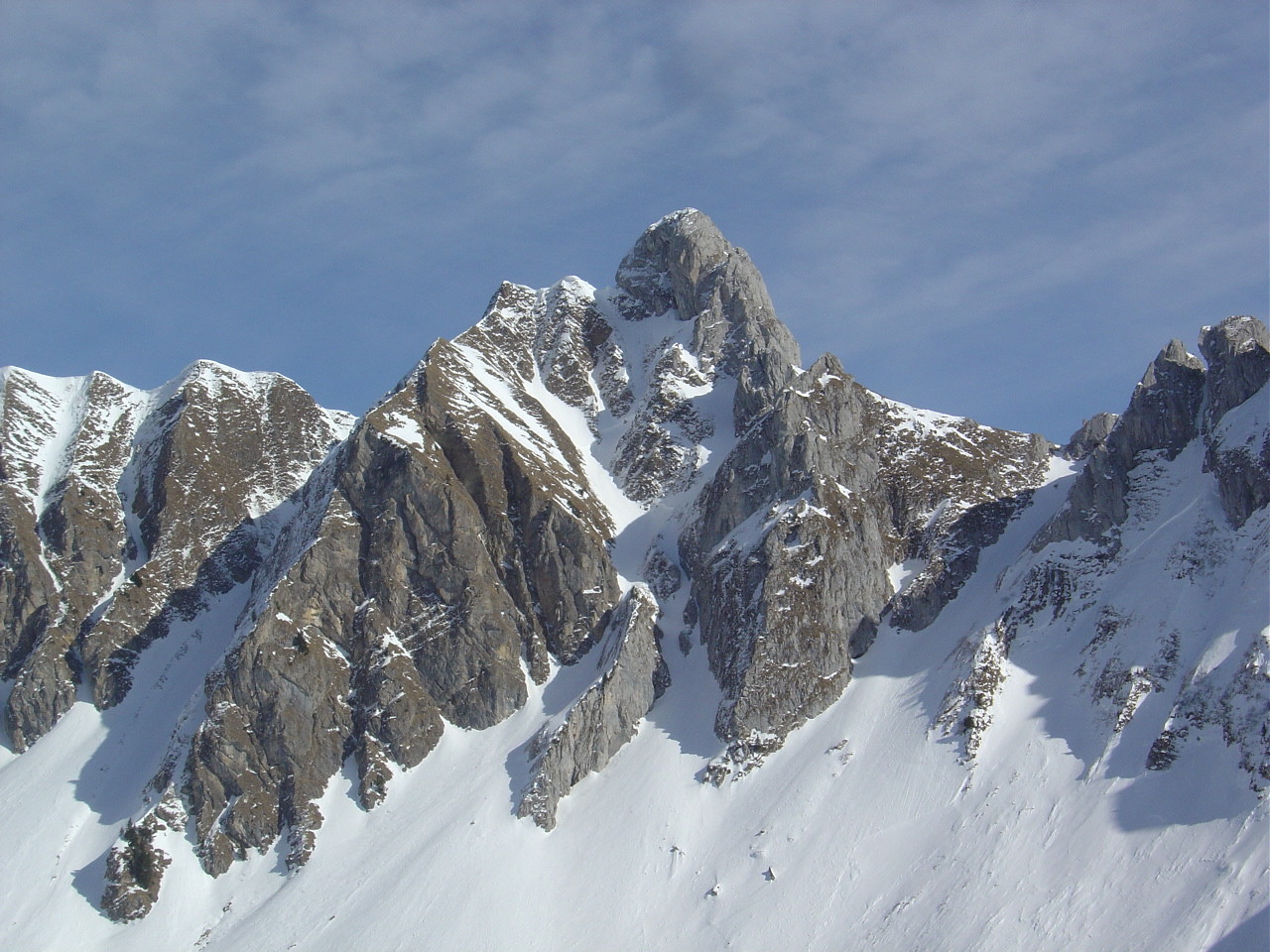 Le couloir WNW, à gauche du sommet rocheux