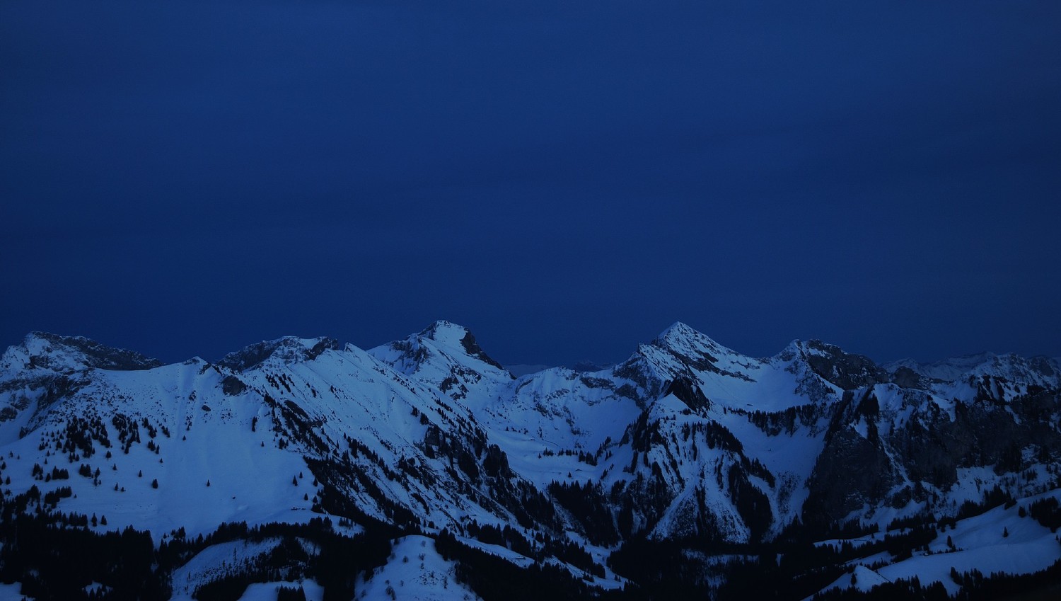 Crépuscule depuis la Berra en direction des Préalpes Fribourgeoises