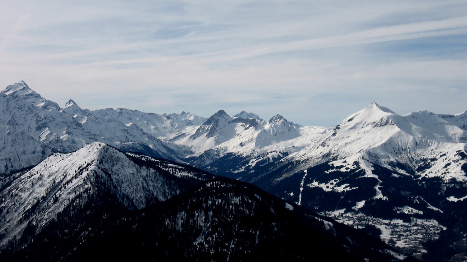 Col des Chasseurs au centre, et Beaufortain au loin