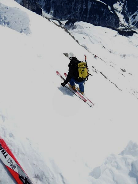 le départ, et le surfeur plus bas