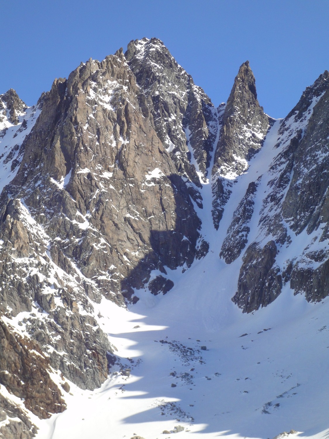 Couloir de l'Epée : 3 personnes au bas du couloir