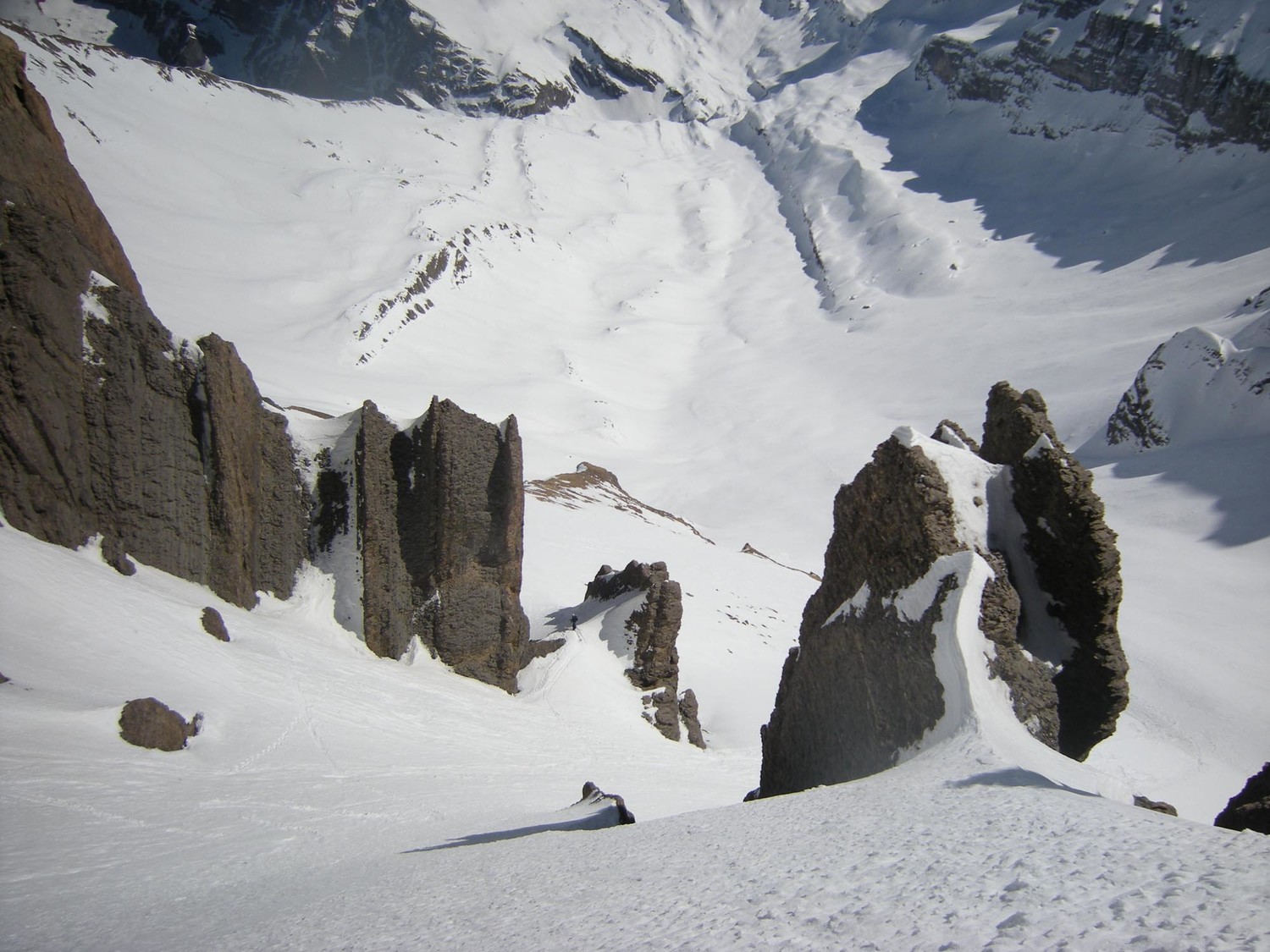 Dent de Barme. Le bas commun aux deux couloirs ENE.