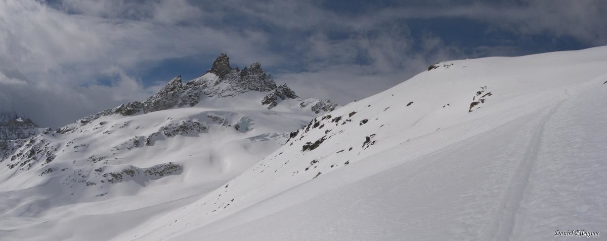 Depuis les pentes du Mont de l'Etoile vue sur les Aiguilles Rouges