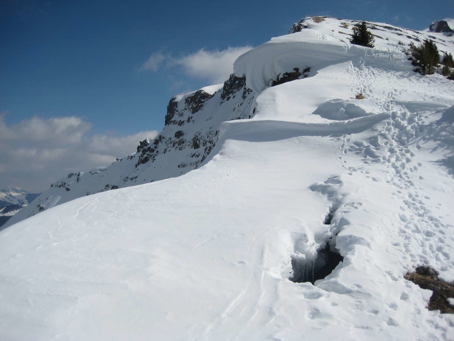 Attention aux corniches entre Savolaire et le Roc de Tavaneuse !