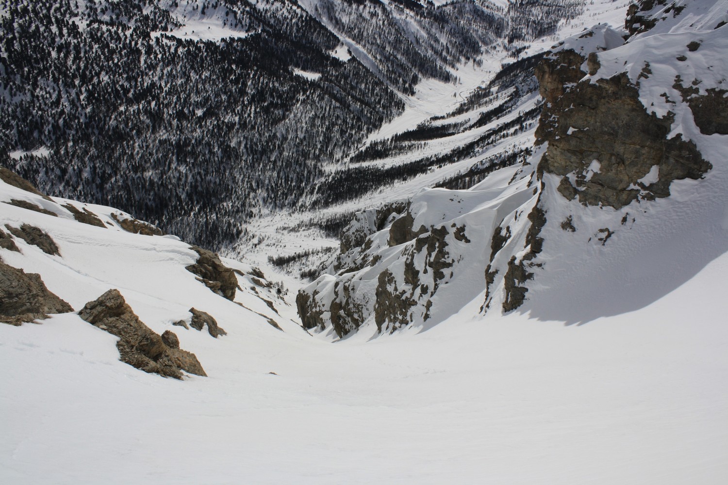 Vue plongante sur le couloir SE de la "Font-que-Bulh"
