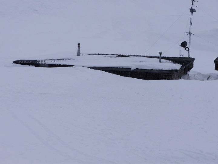 refuge sous la neige