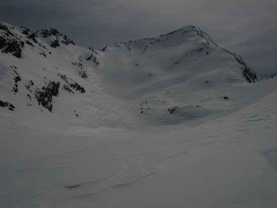 le sommet depuis le lac (pas de l'Enchastraye à gauche du sommet)