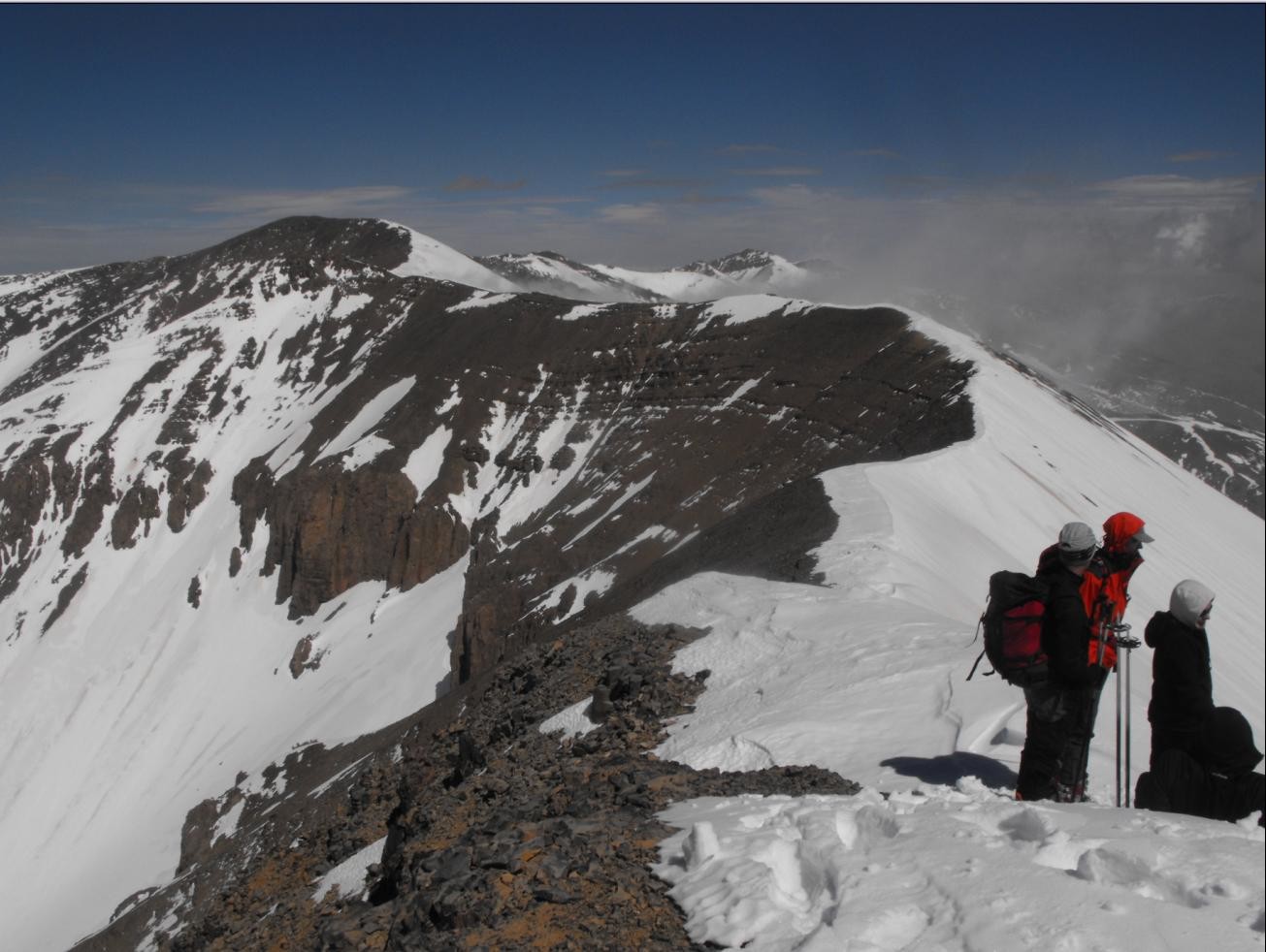 2ème moitié de l'arête ( entre le sommet 4008m et le M'Goun au fond )