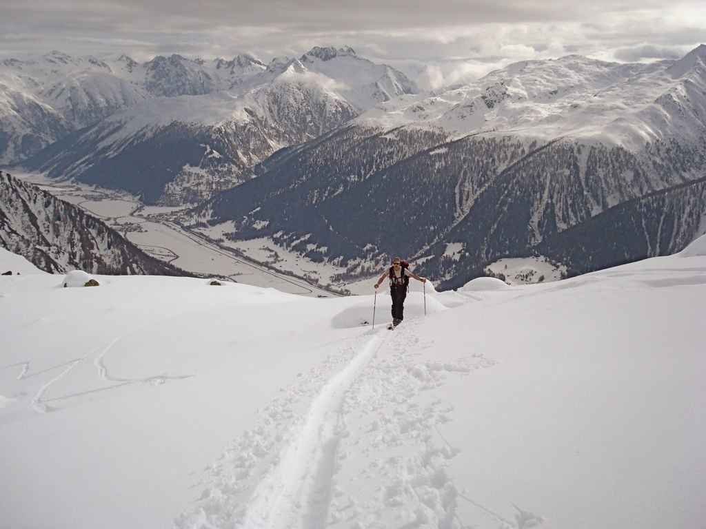 Joli front de foehn au Sud. On va déguster cet après-midi...