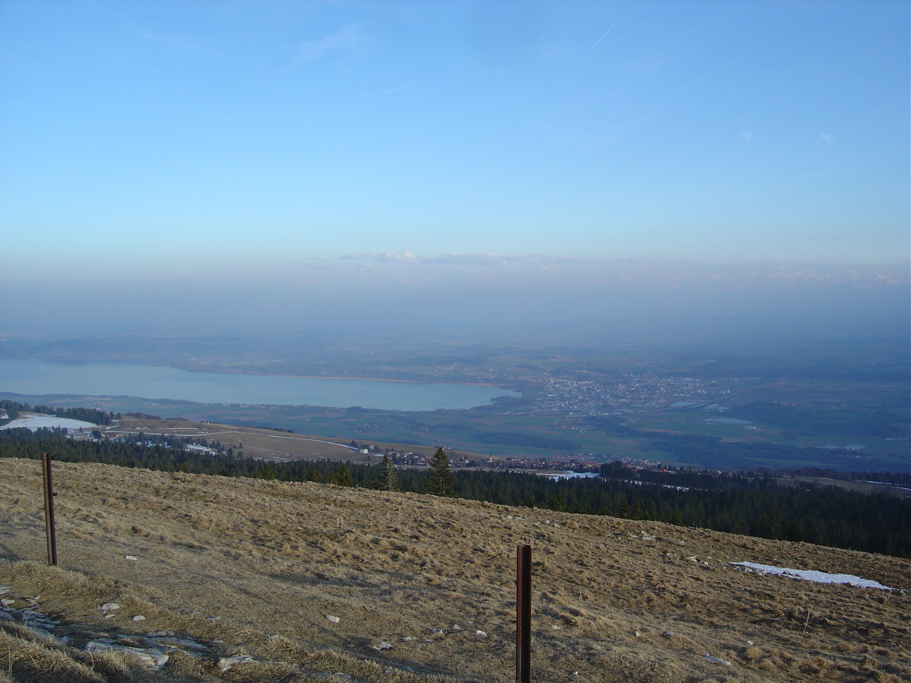 Le soir descend sur le lac de Neuchâtel...