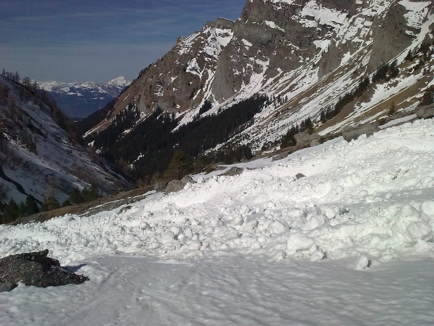 Grosse coulée sur la montée à Anzeindaz