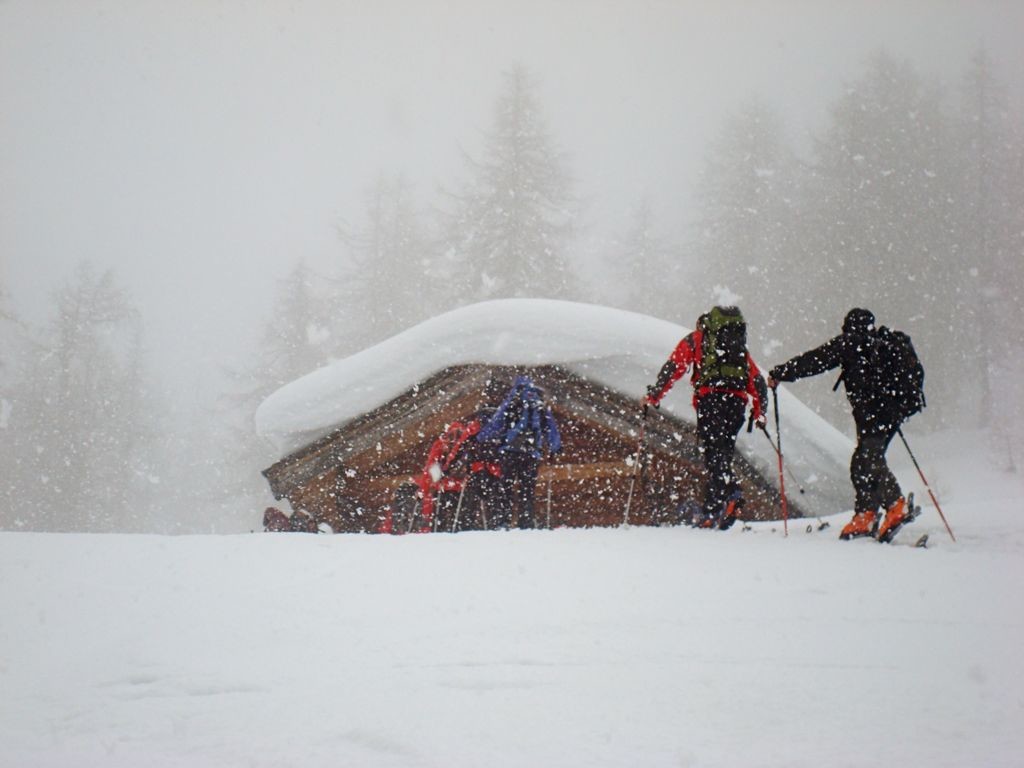 Cabane du ski-club local, 1'955 m...
