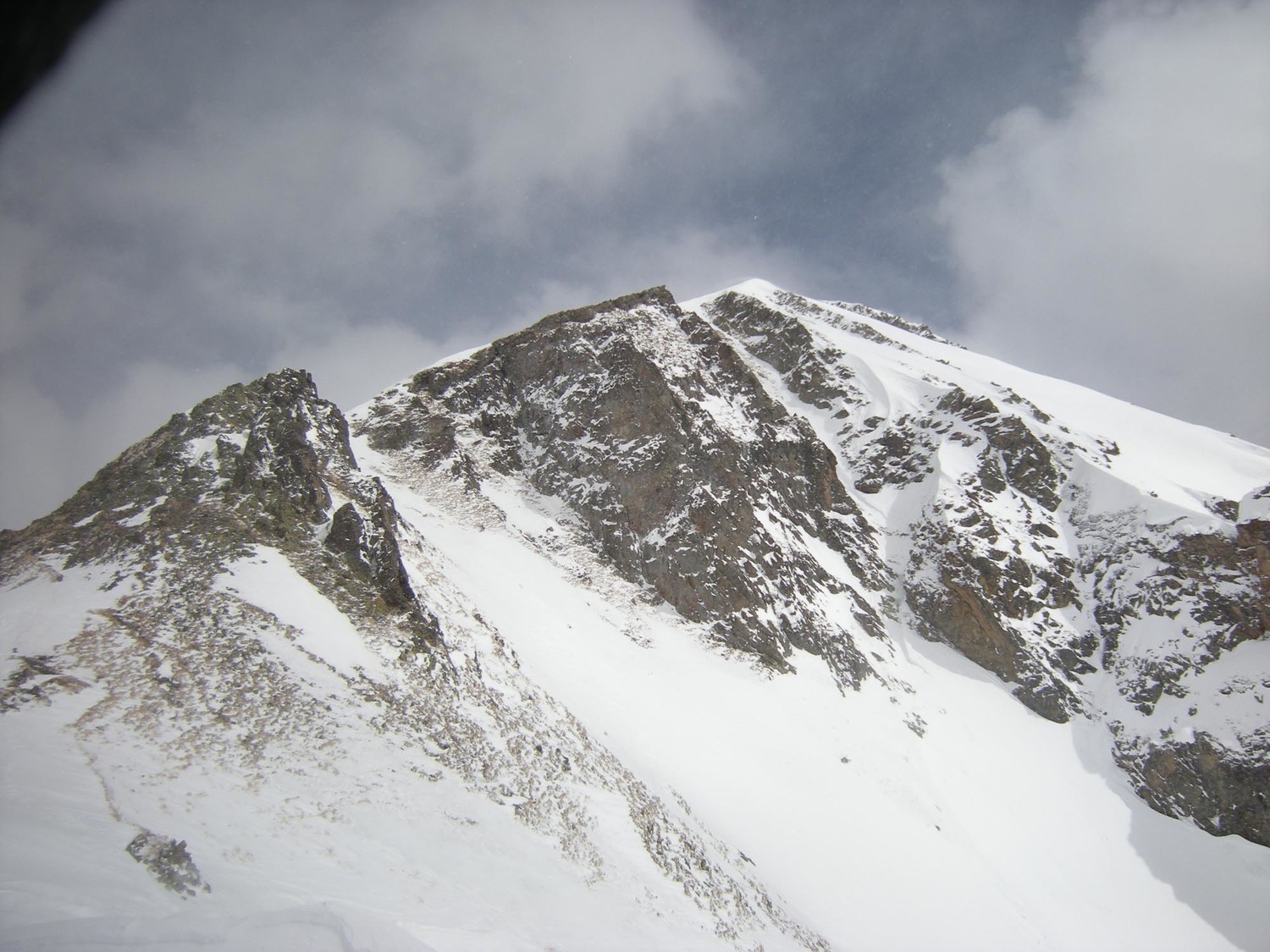 Luisin. Sommet en vue sur l'arête W.