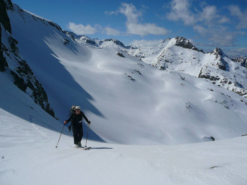 Arrivée au petit col 2600 m ; au fond l'épaule 2610 m d'où nous venons